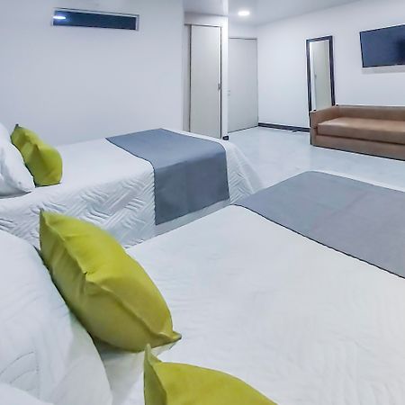Hotel Los Maderos Кали Екстериор снимка