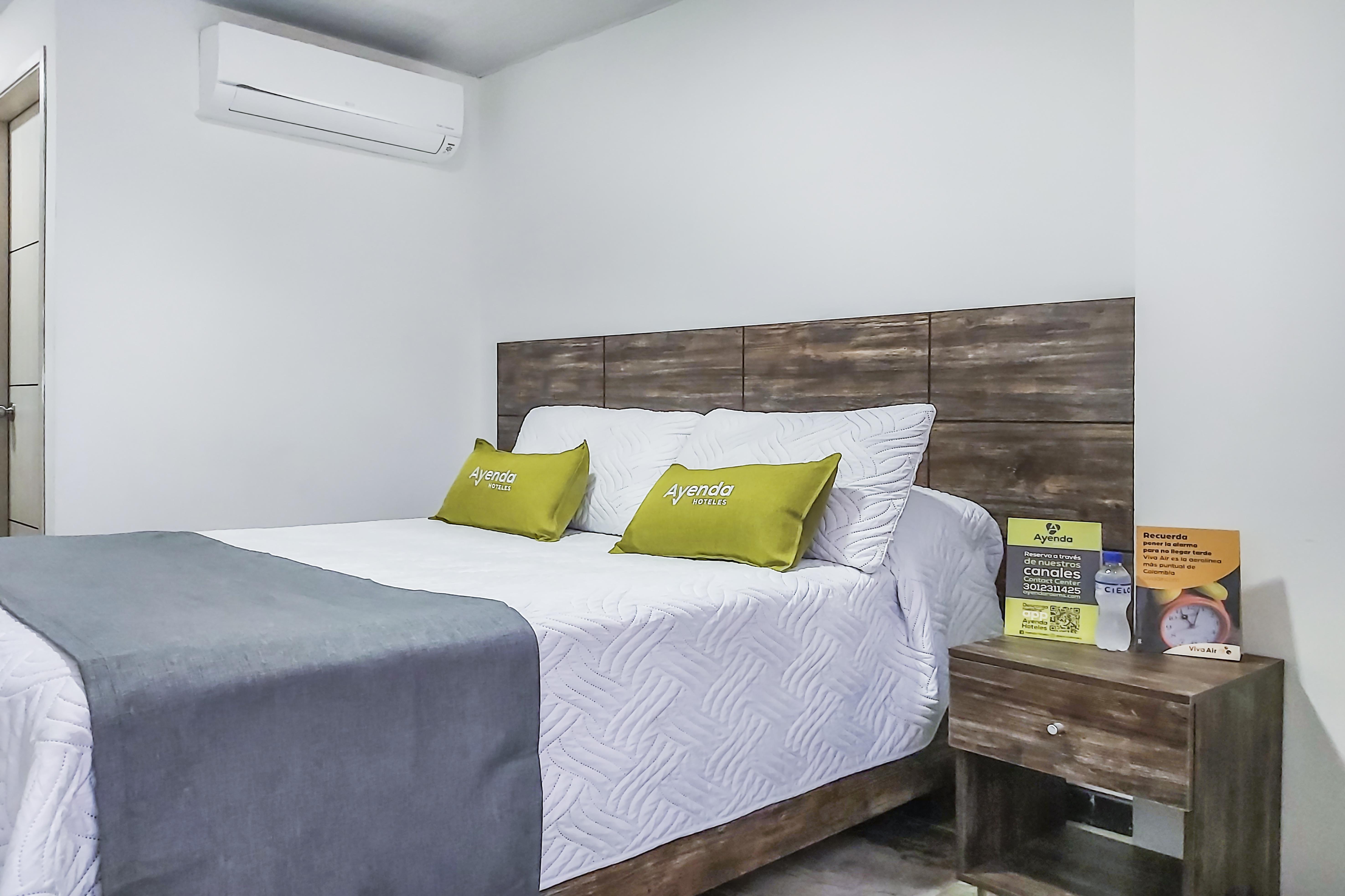 Hotel Los Maderos Кали Екстериор снимка