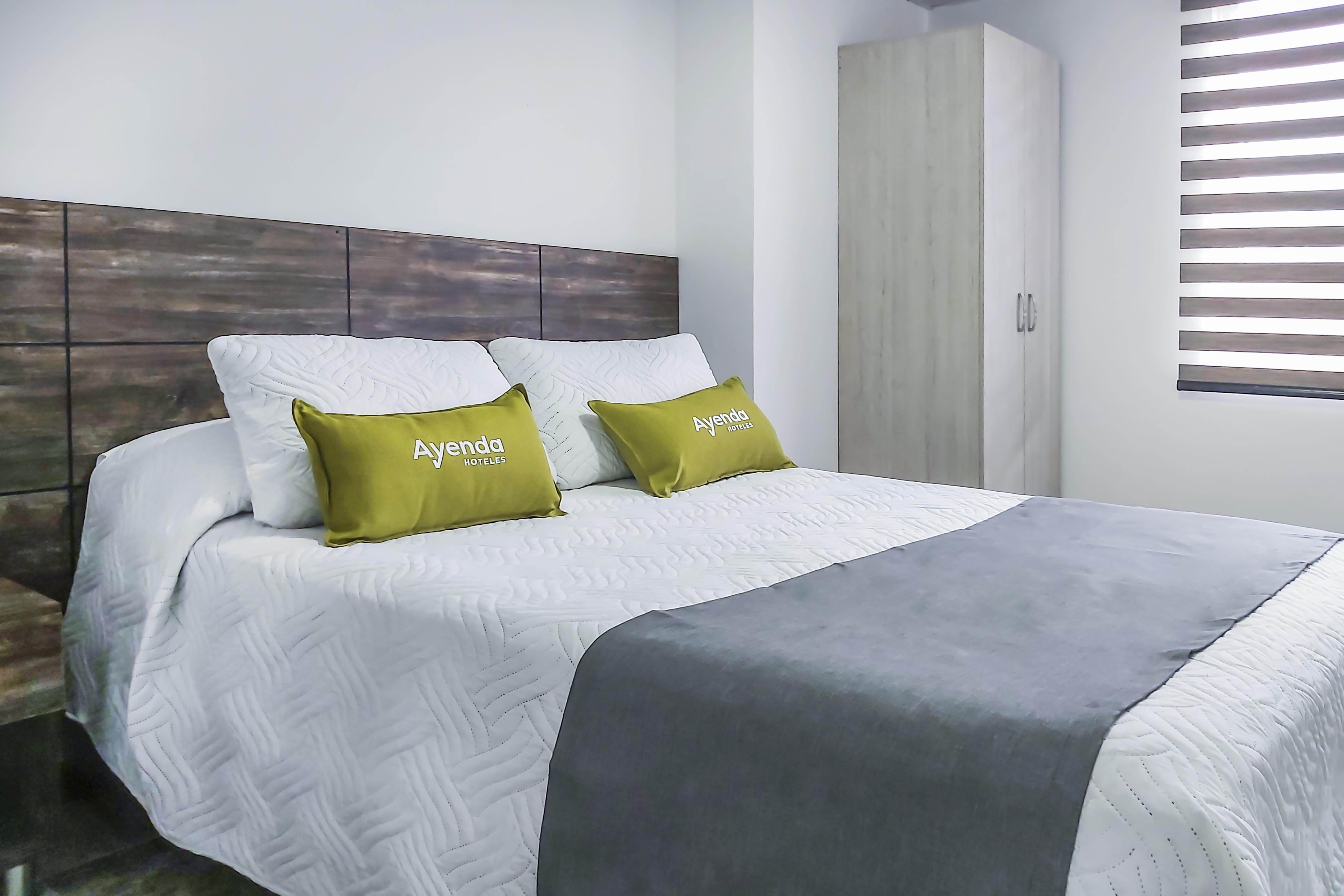Hotel Los Maderos Кали Екстериор снимка
