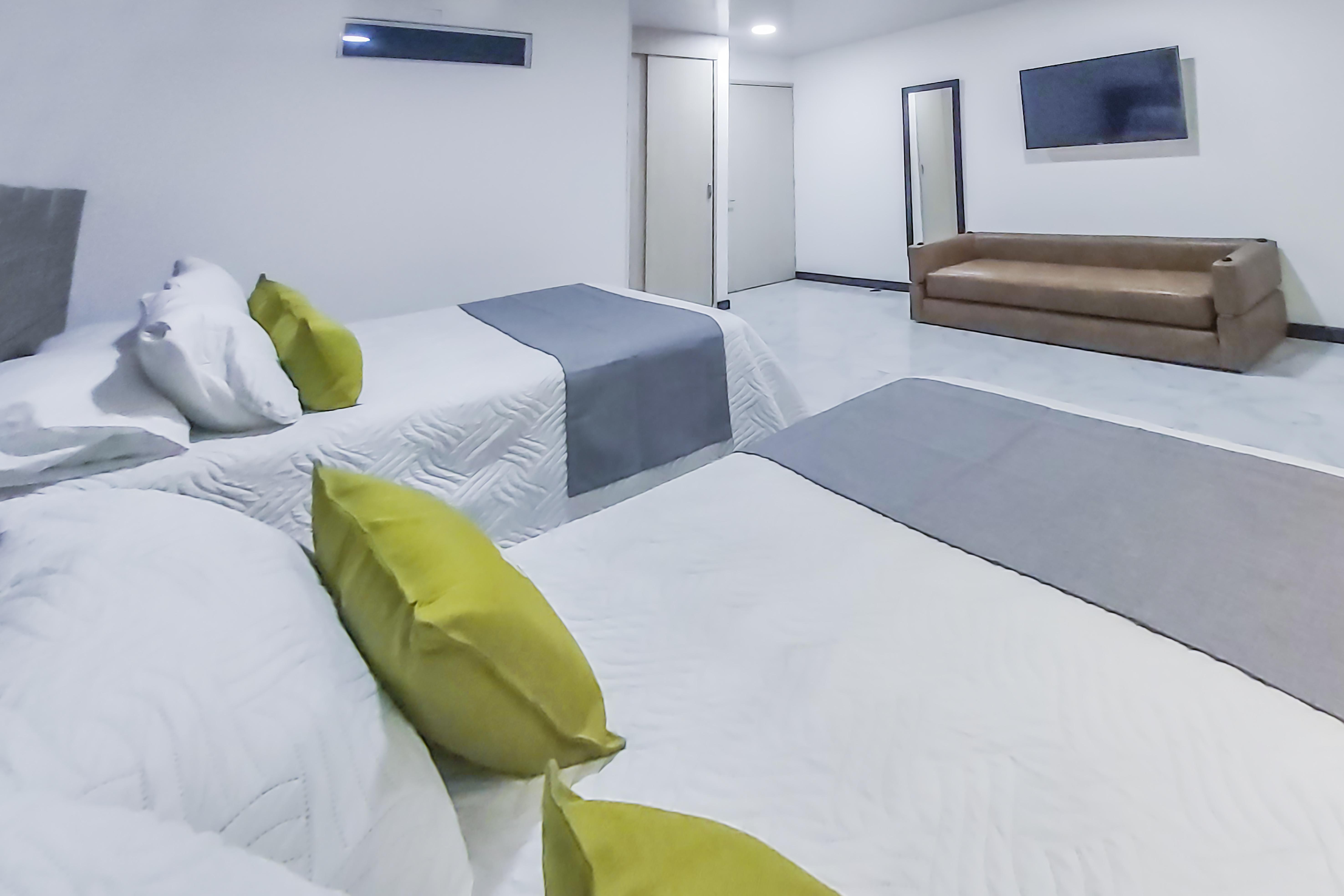 Hotel Los Maderos Кали Екстериор снимка