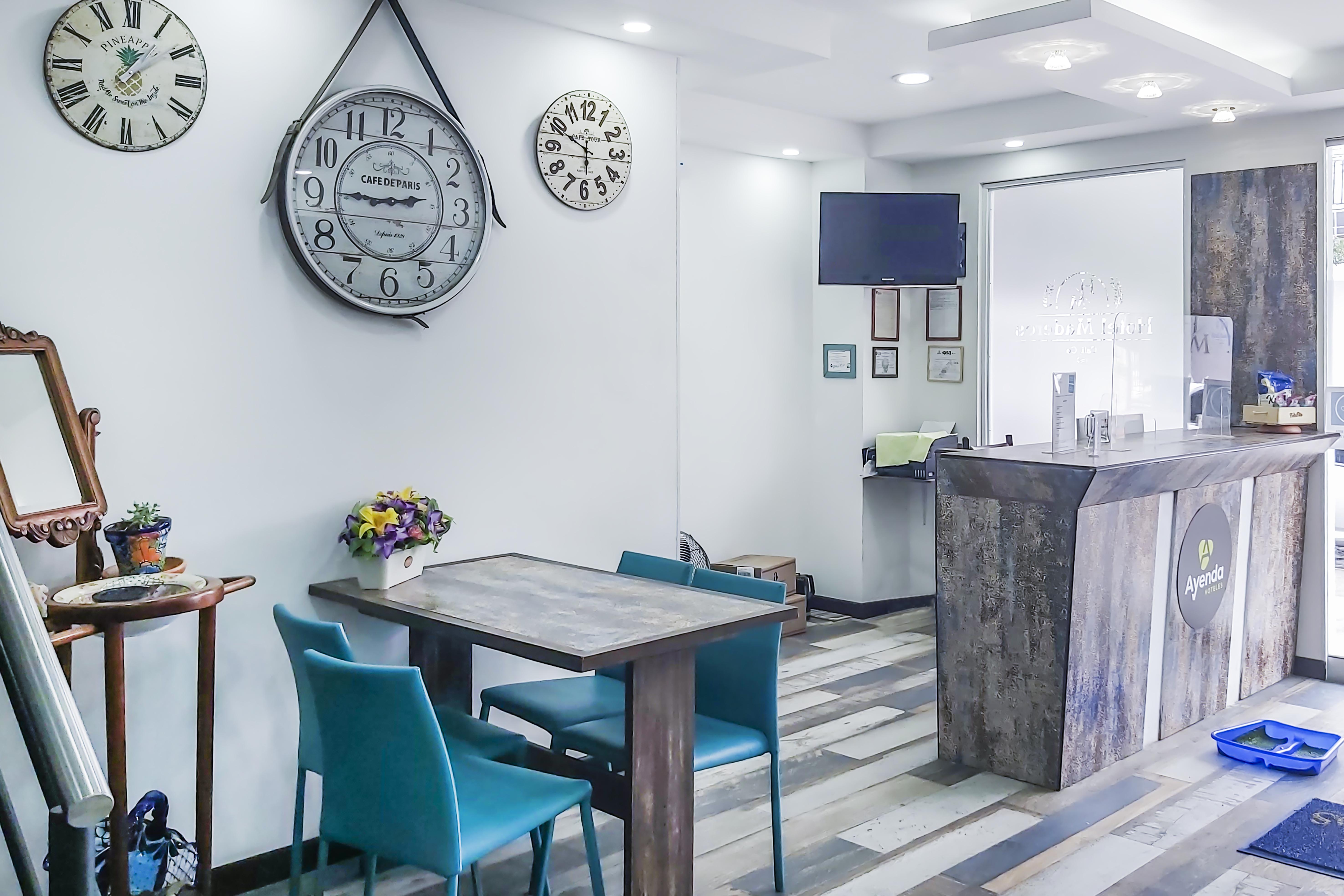 Hotel Los Maderos Кали Екстериор снимка
