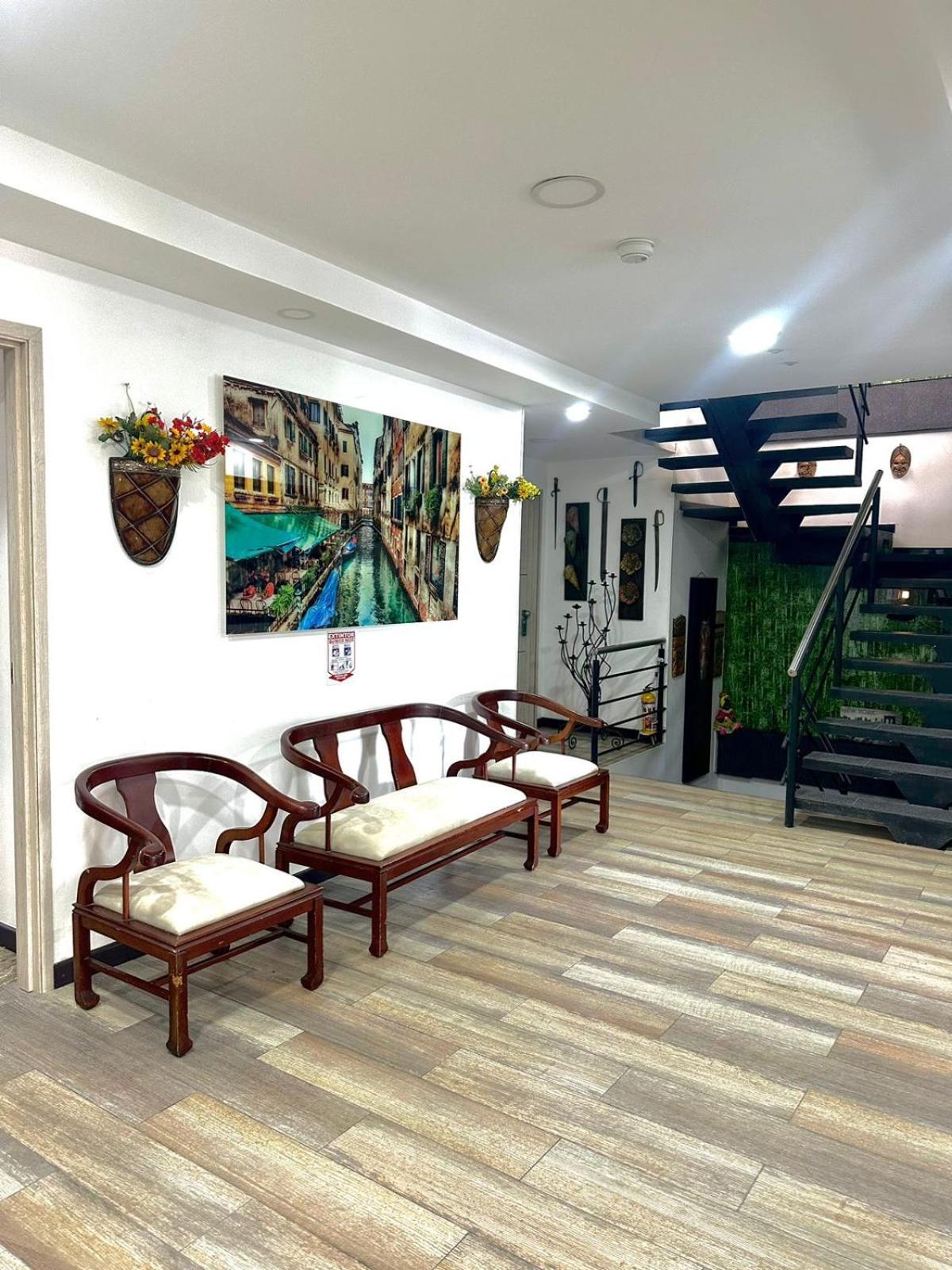 Hotel Los Maderos Кали Екстериор снимка