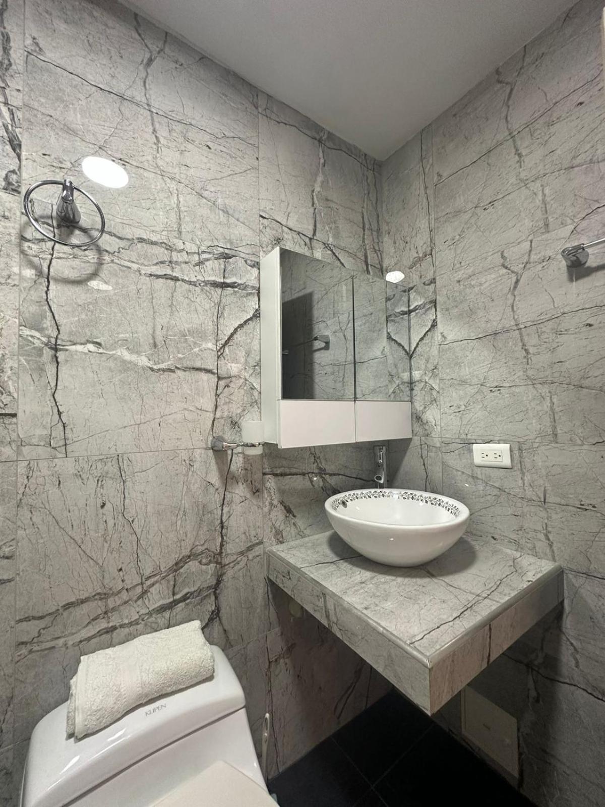 Hotel Los Maderos Кали Екстериор снимка