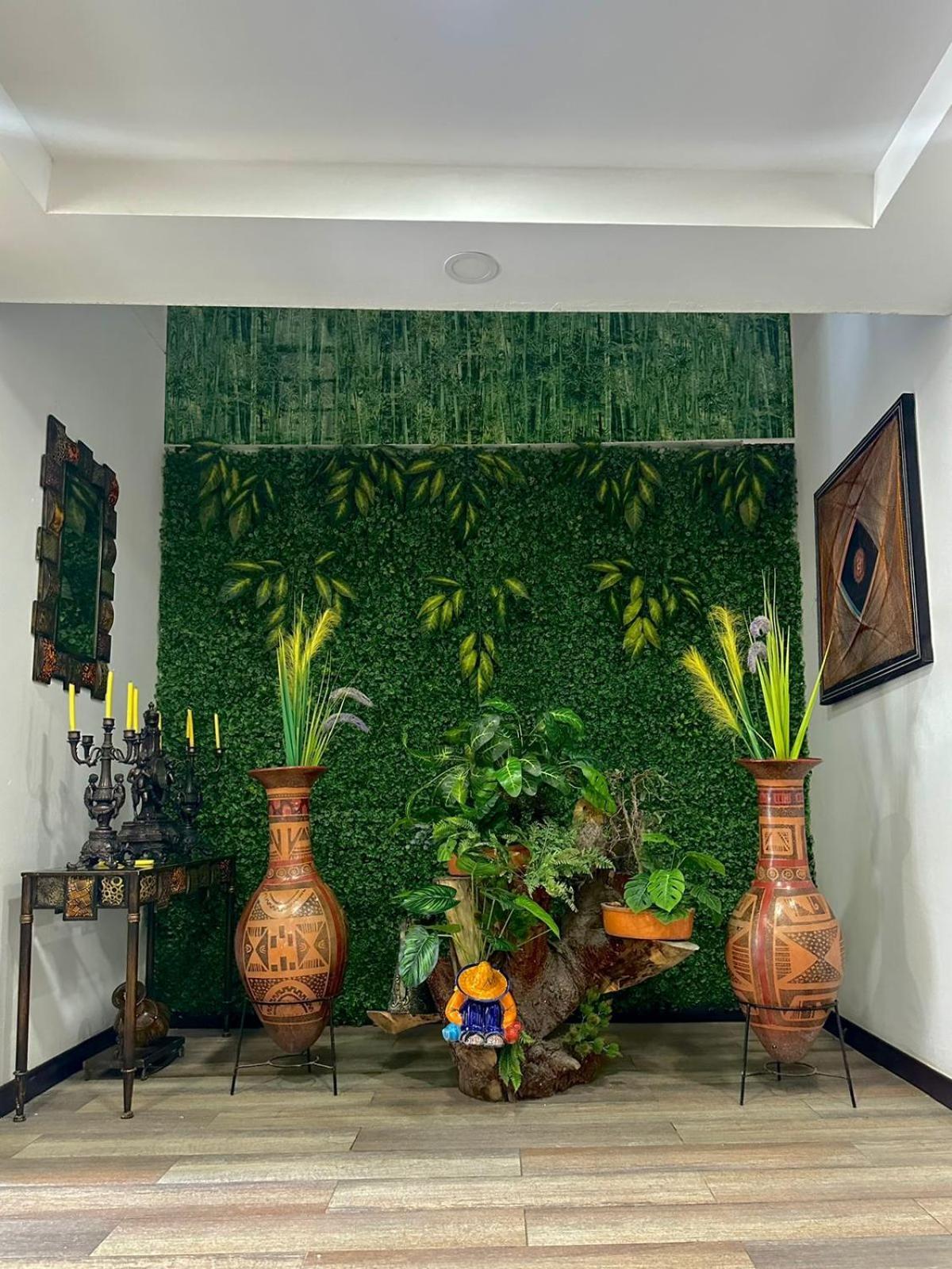 Hotel Los Maderos Кали Екстериор снимка