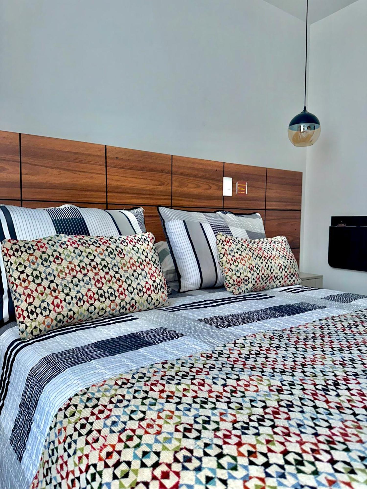 Hotel Los Maderos Кали Екстериор снимка