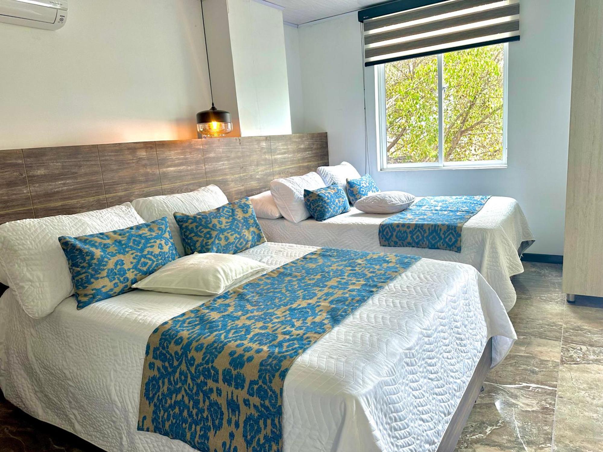 Hotel Los Maderos Кали Екстериор снимка