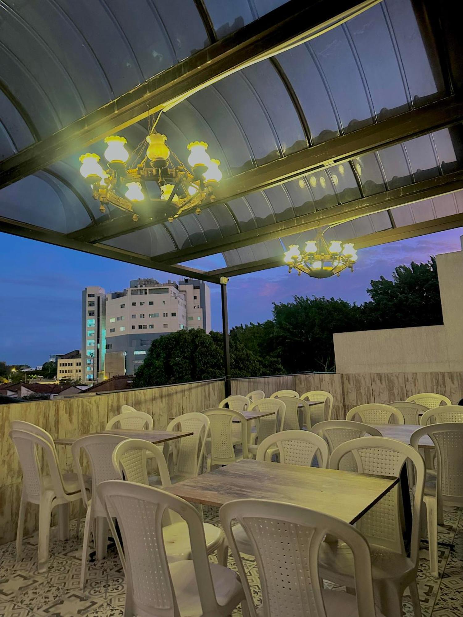 Hotel Los Maderos Кали Екстериор снимка