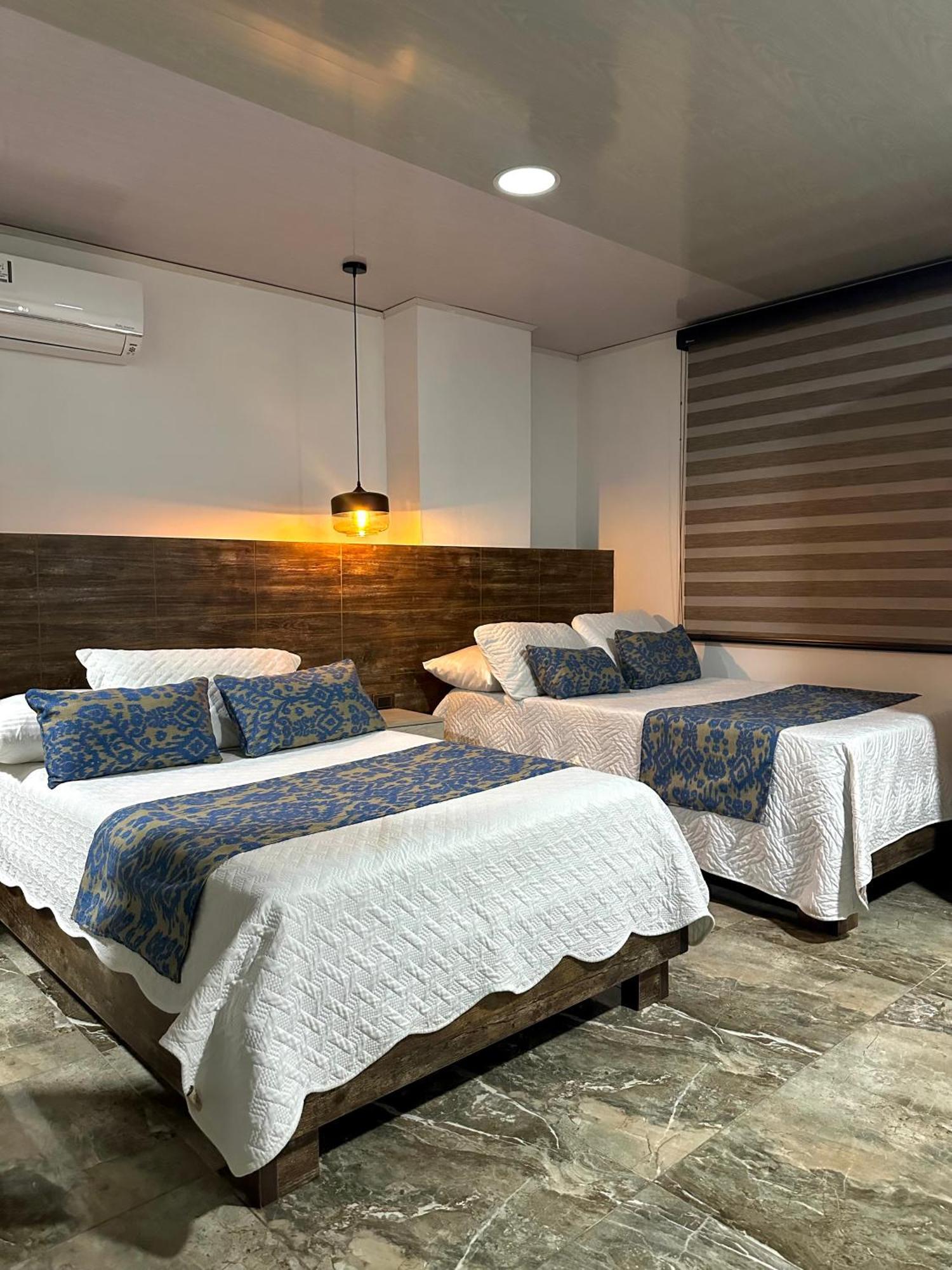 Hotel Los Maderos Кали Екстериор снимка