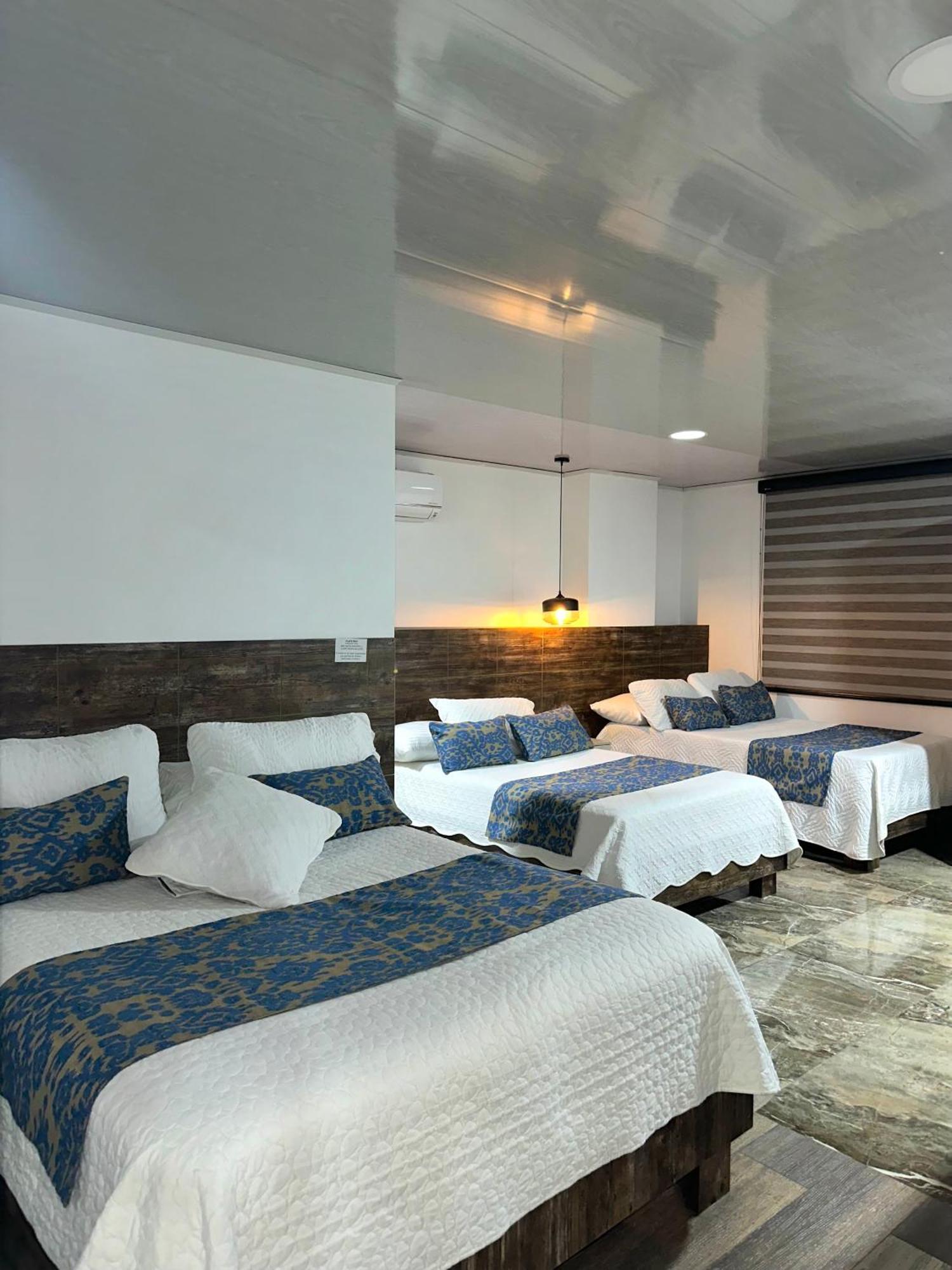 Hotel Los Maderos Кали Екстериор снимка