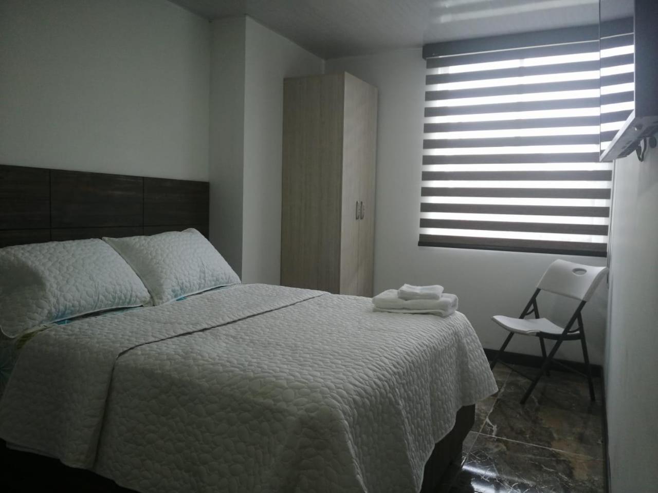 Hotel Los Maderos Кали Екстериор снимка